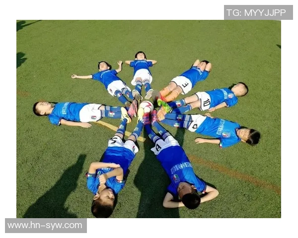 以中国足球球星之歌展现绿茵激情与荣耀梦想的辉煌篇章 以中国足球球星之歌展现绿茵激情与荣耀梦想的辉煌篇章