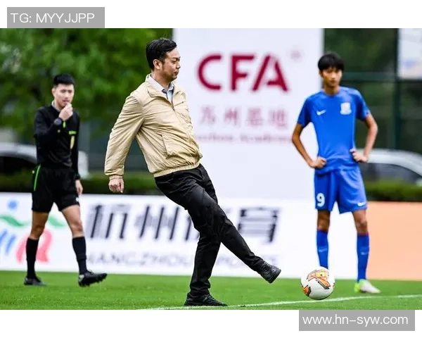 全球足球明星汇聚各国劲旅 球星背后的传奇故事与荣耀之路